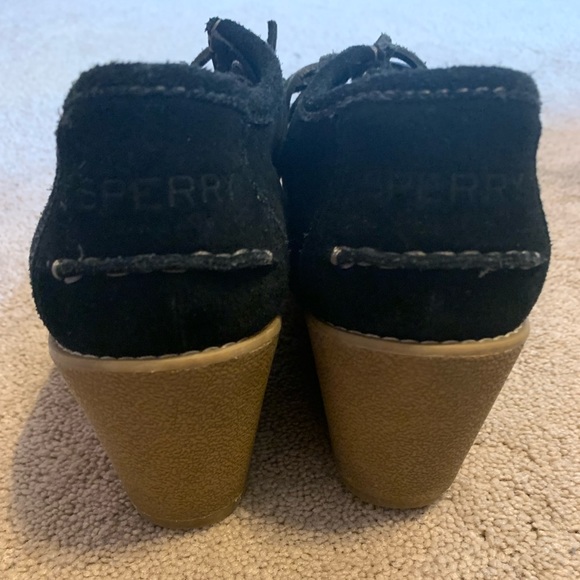 Sperry boot heals. Size 8. Only worn a few times. Has ties to tighten and loosen - Picture 3 of 3
